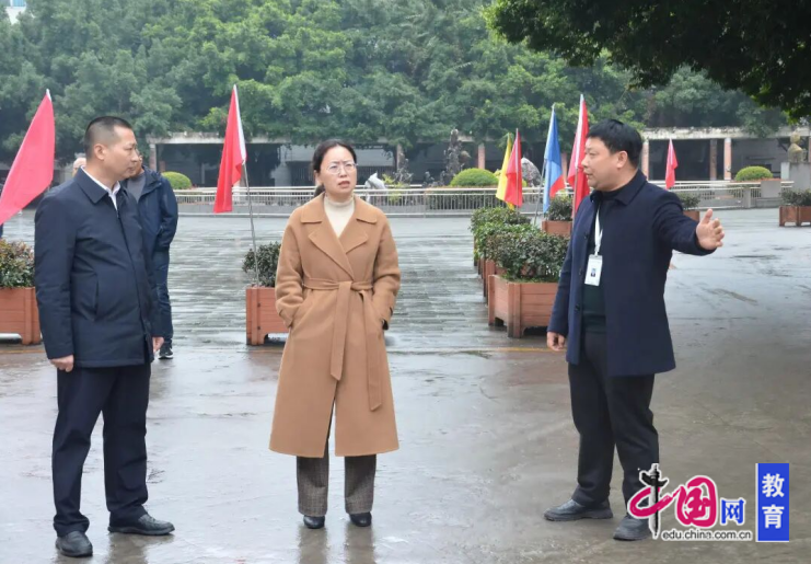 宜宾江安县人民政府副县长调研指导全县春季学期开学工作